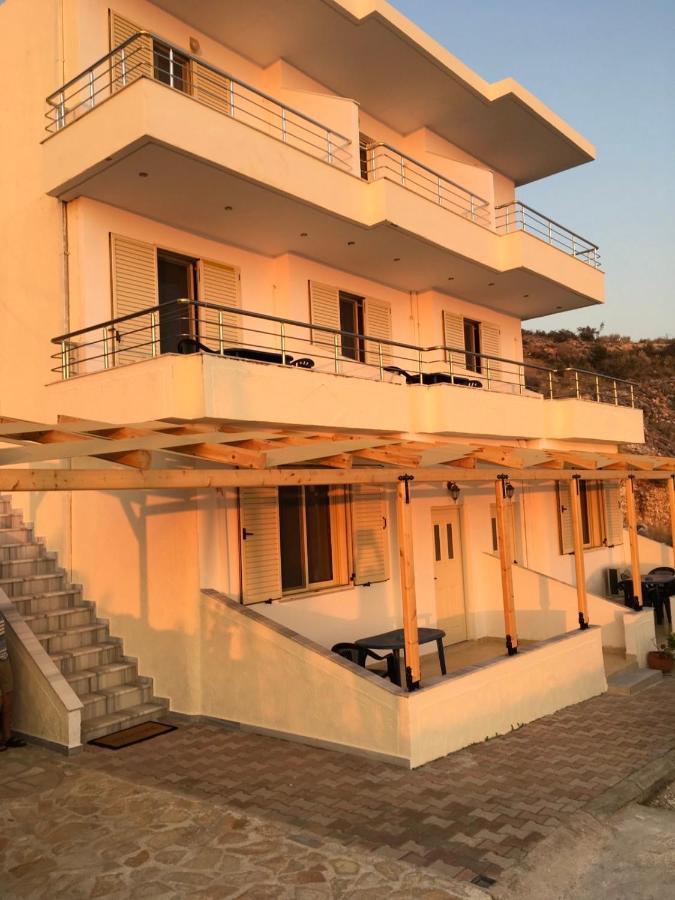 Bluemoon Suites Sarandë 外观 照片