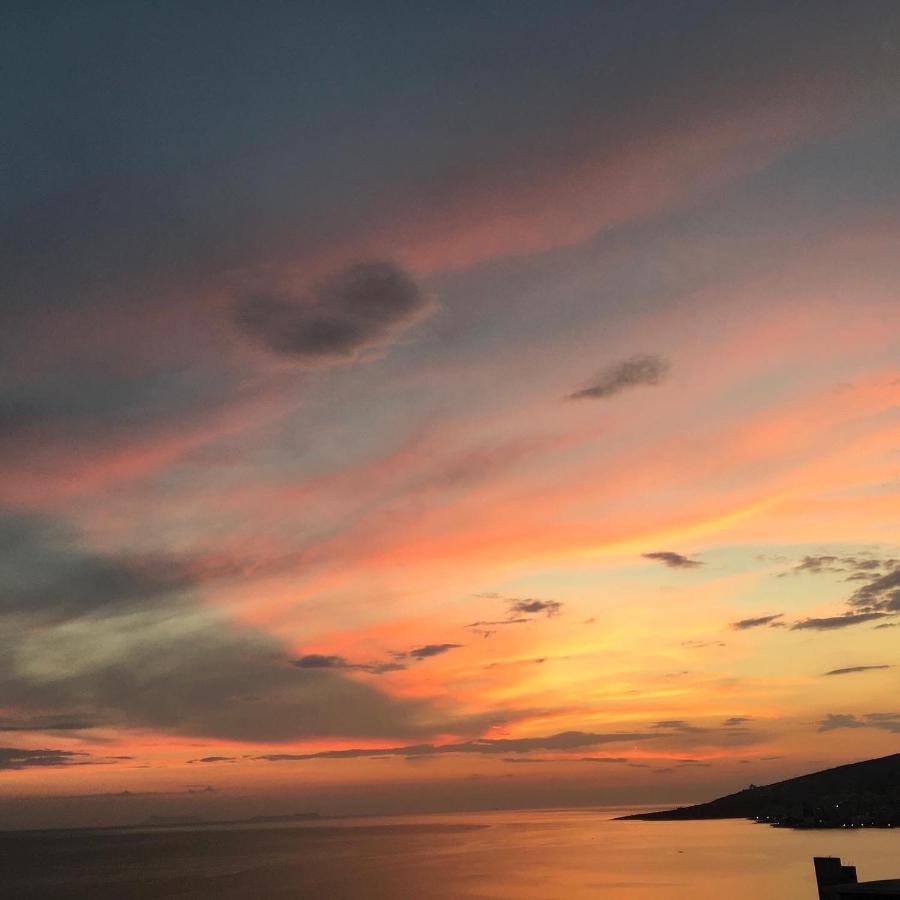 Bluemoon Suites Sarandë 外观 照片