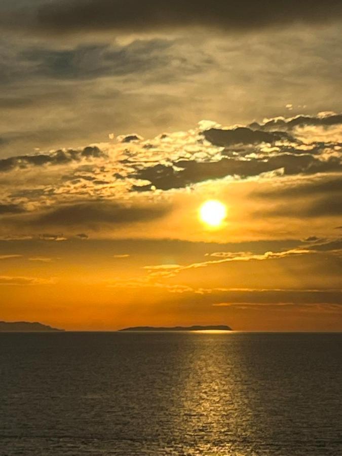 Bluemoon Suites Sarandë 外观 照片
