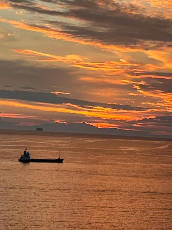Bluemoon Suites Sarandë 外观 照片