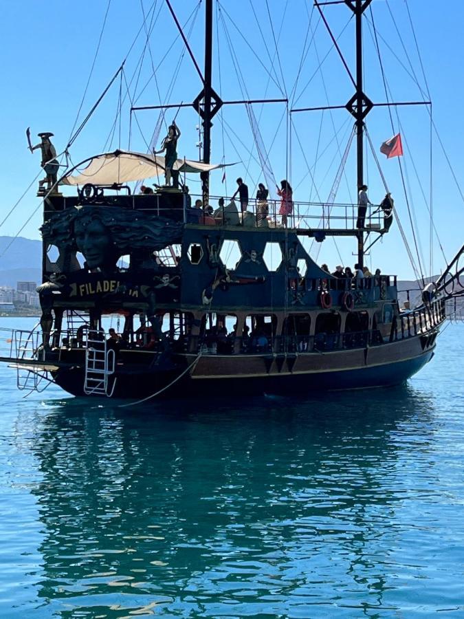 Bluemoon Suites Sarandë 外观 照片