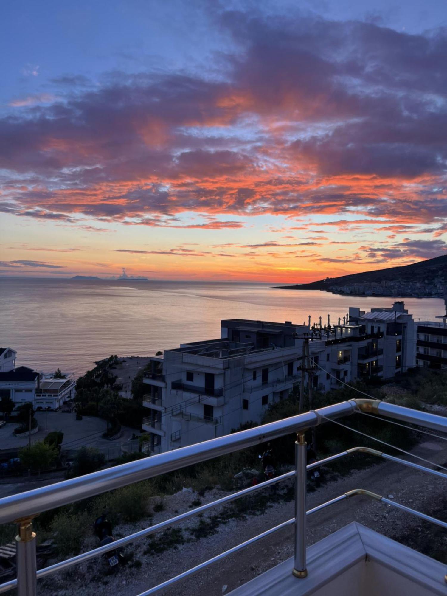 Bluemoon Suites Sarandë 外观 照片