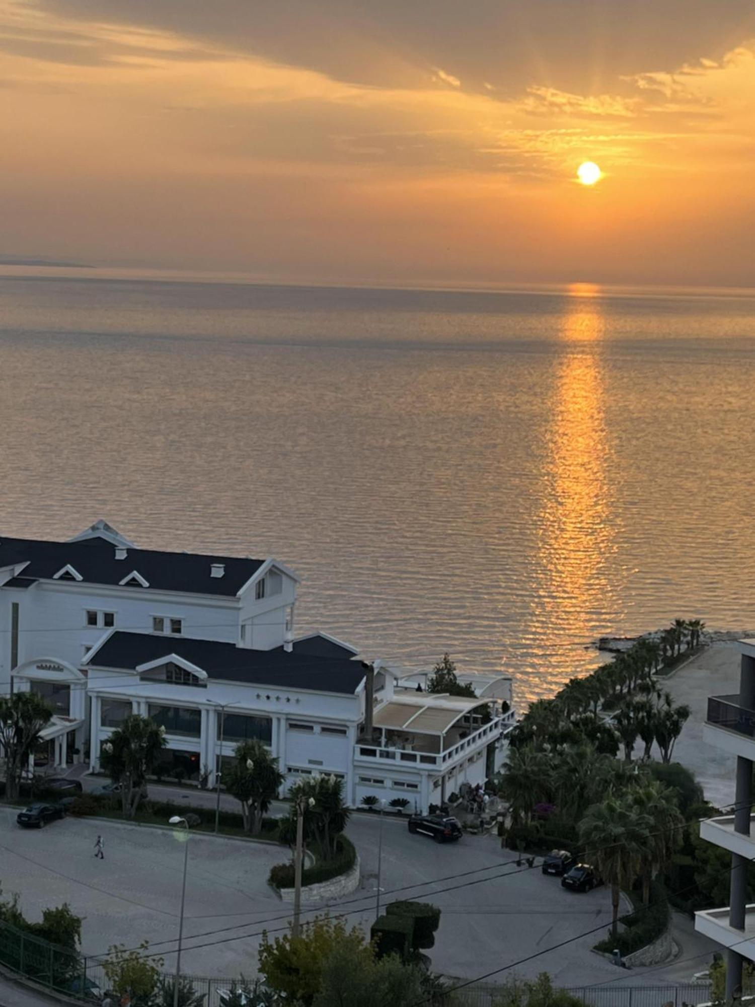 Bluemoon Suites Sarandë 外观 照片