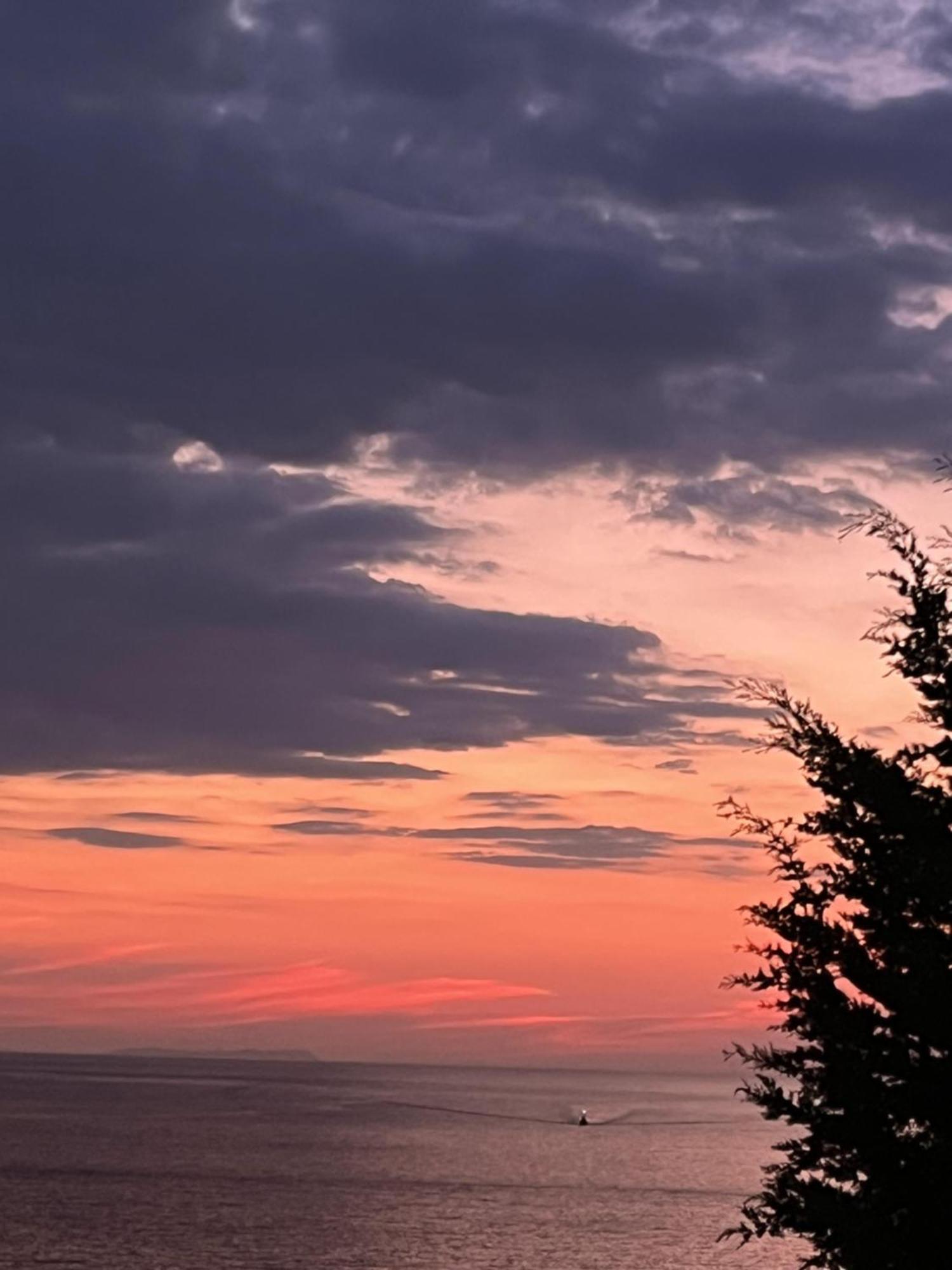 Bluemoon Suites Sarandë 外观 照片