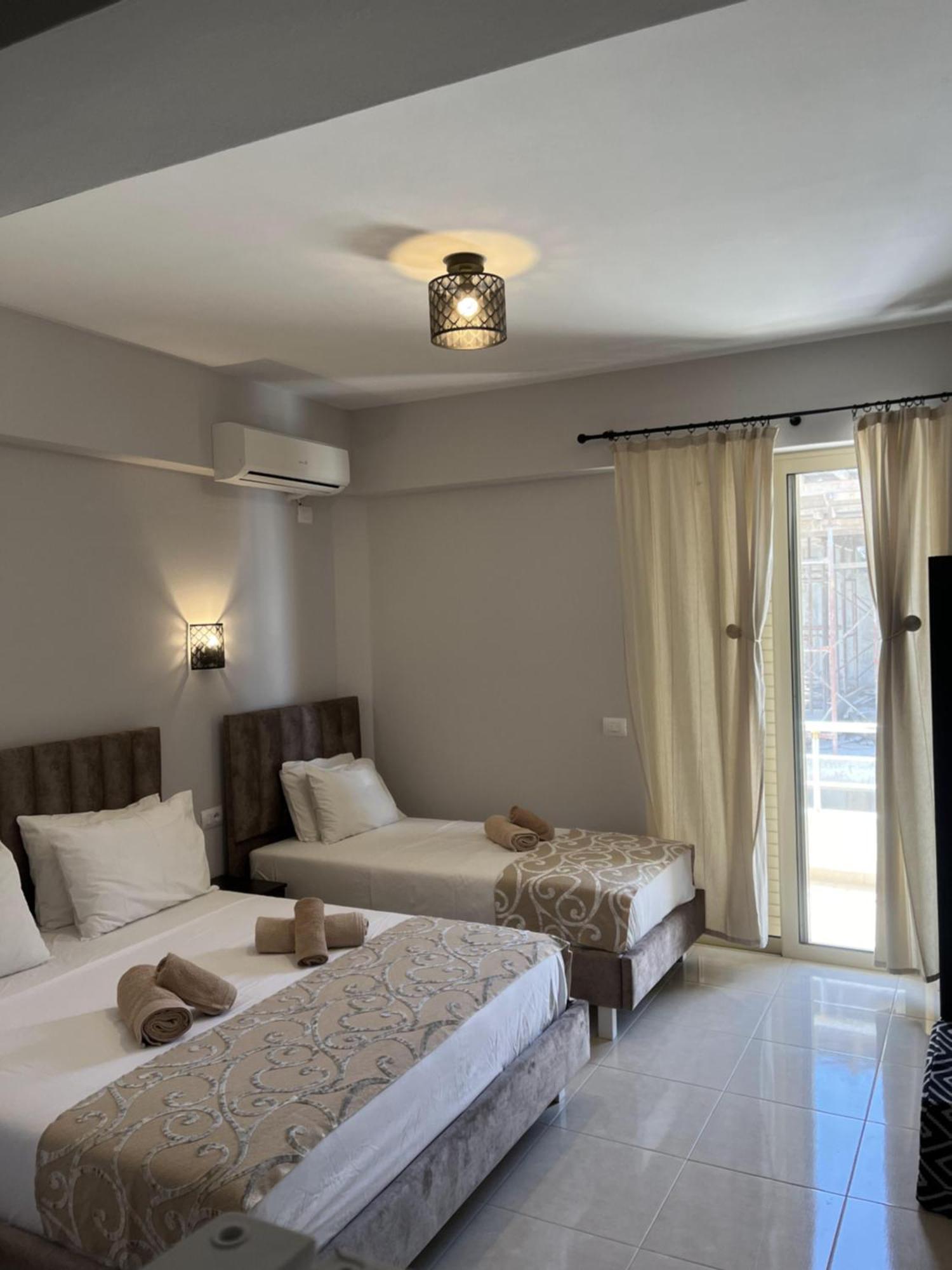 Bluemoon Suites Sarandë 外观 照片