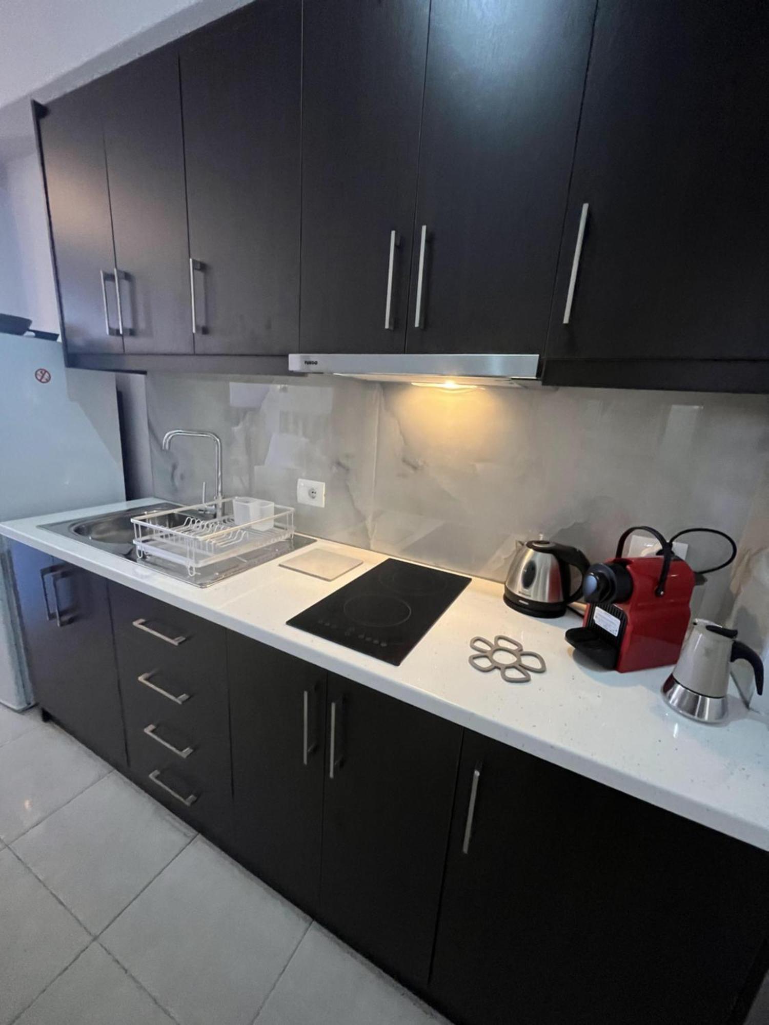 Bluemoon Suites Sarandë 外观 照片