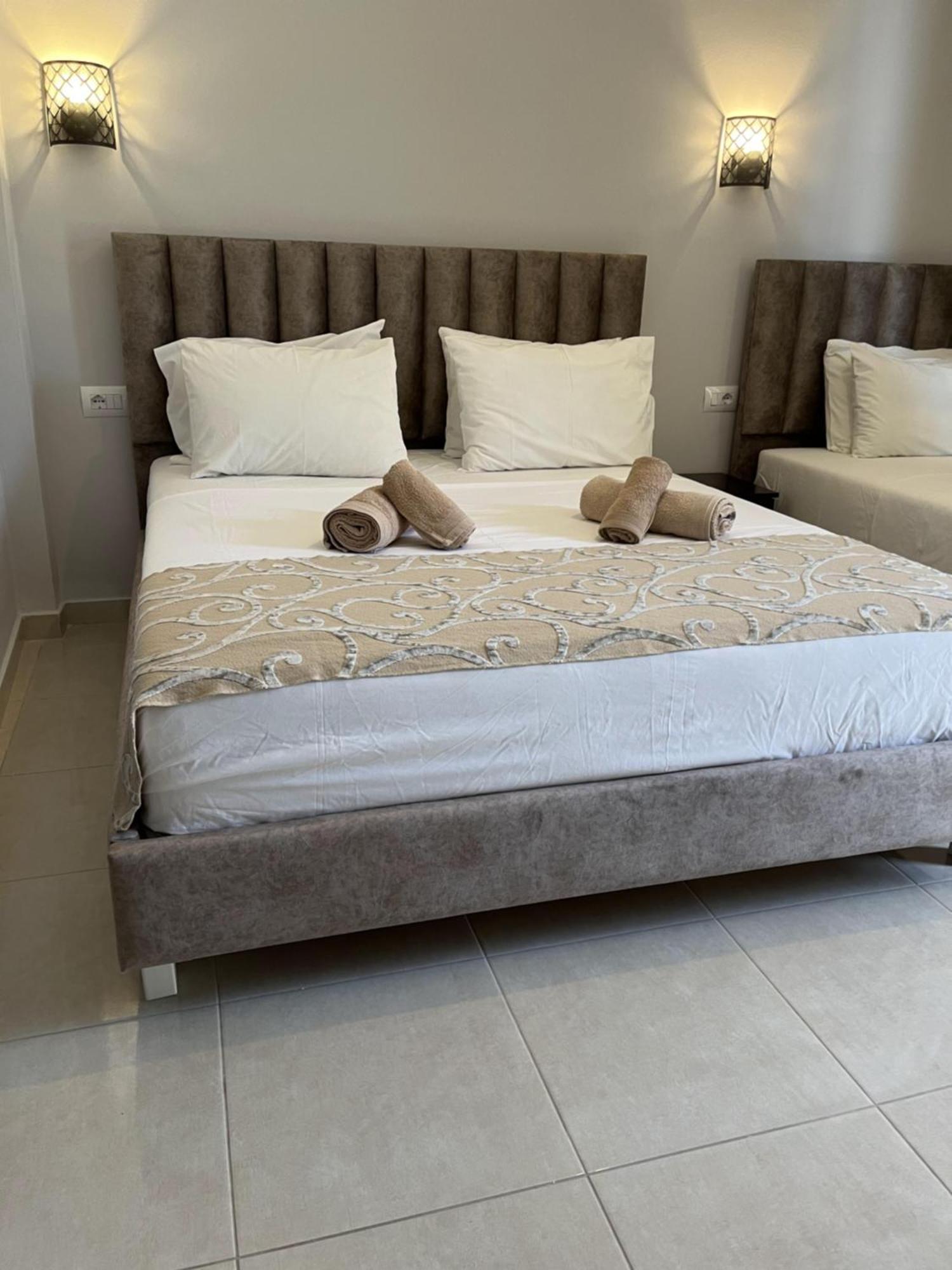Bluemoon Suites Sarandë 外观 照片