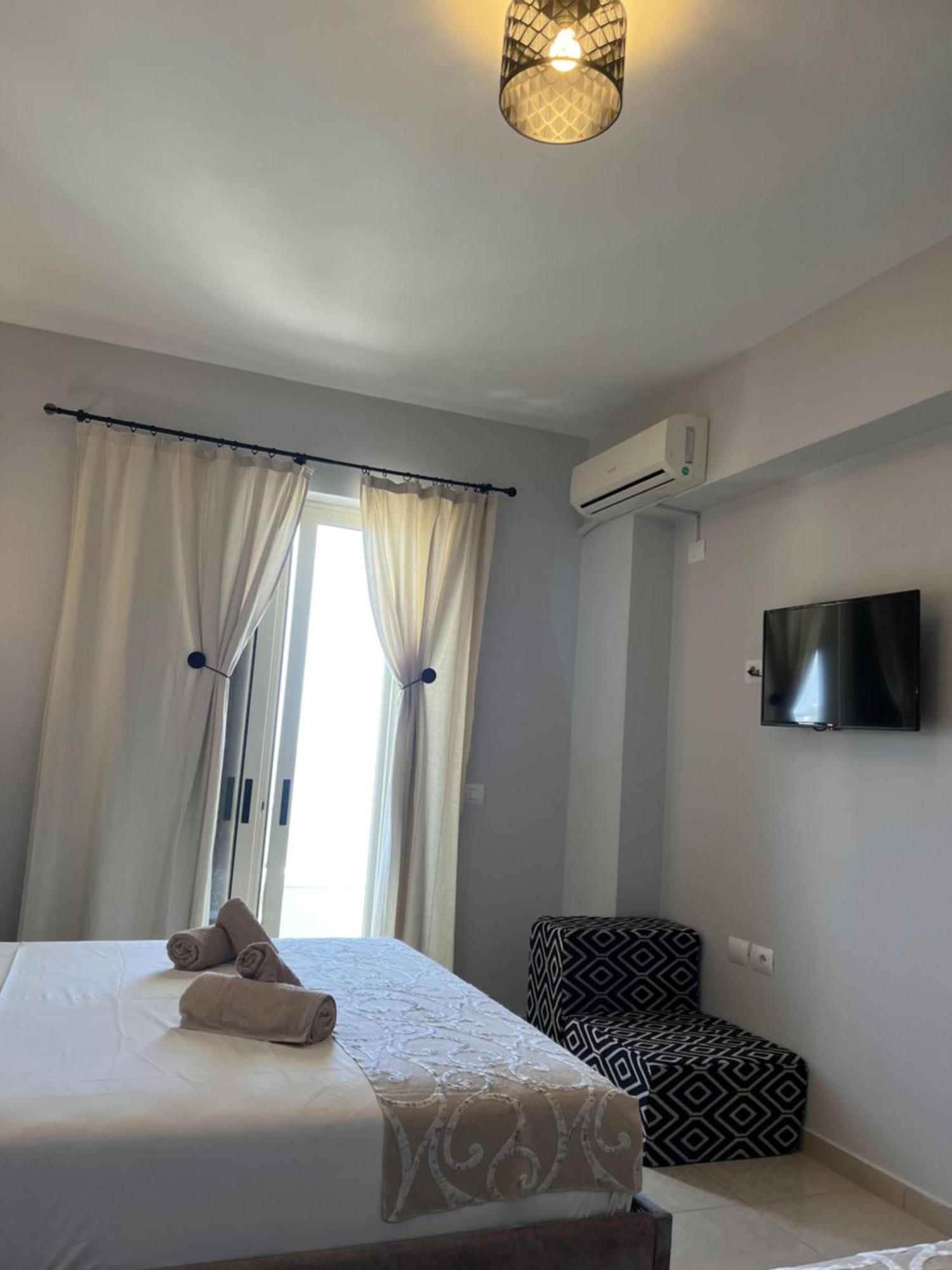 Bluemoon Suites Sarandë 外观 照片
