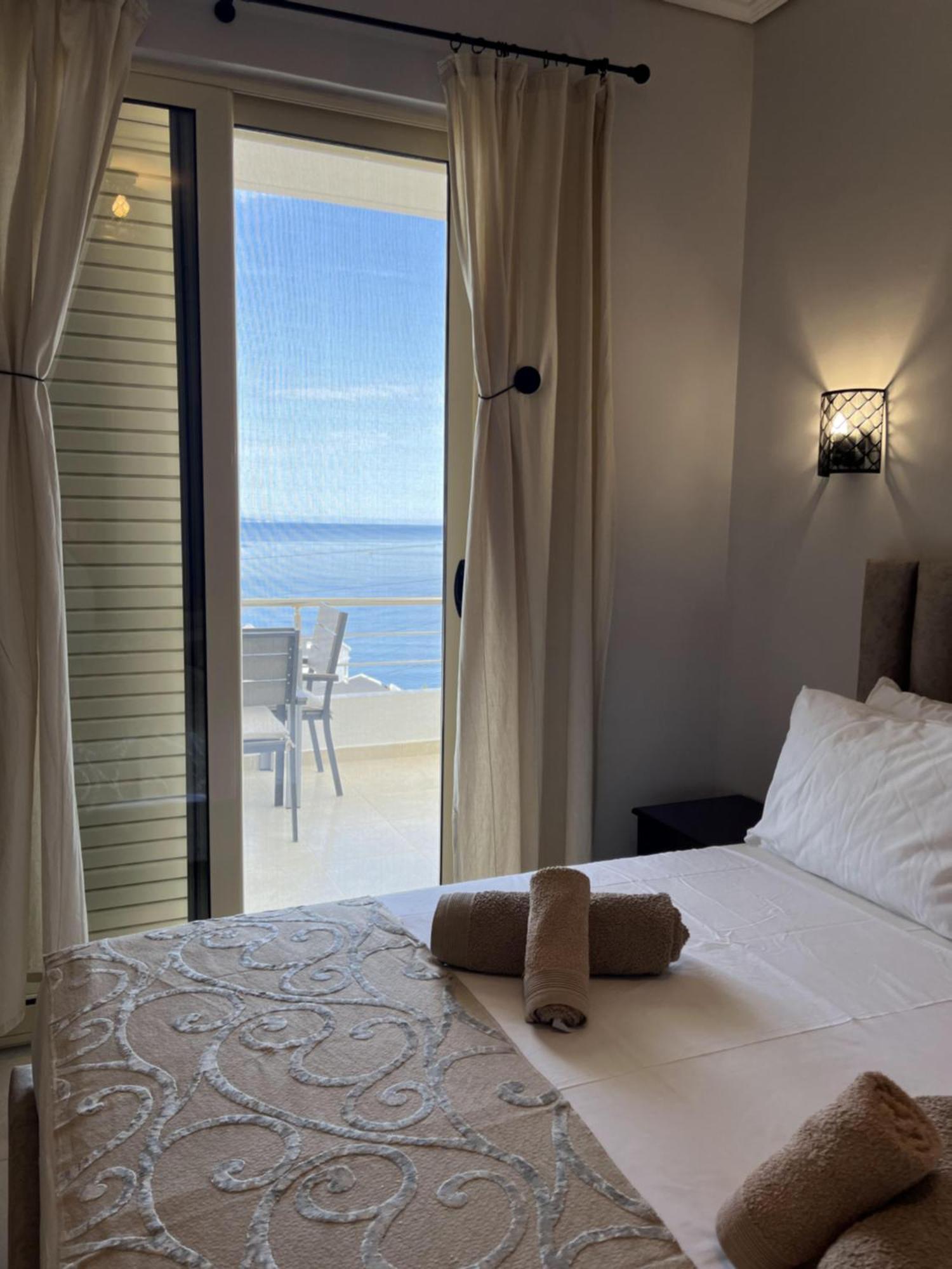 Bluemoon Suites Sarandë 外观 照片