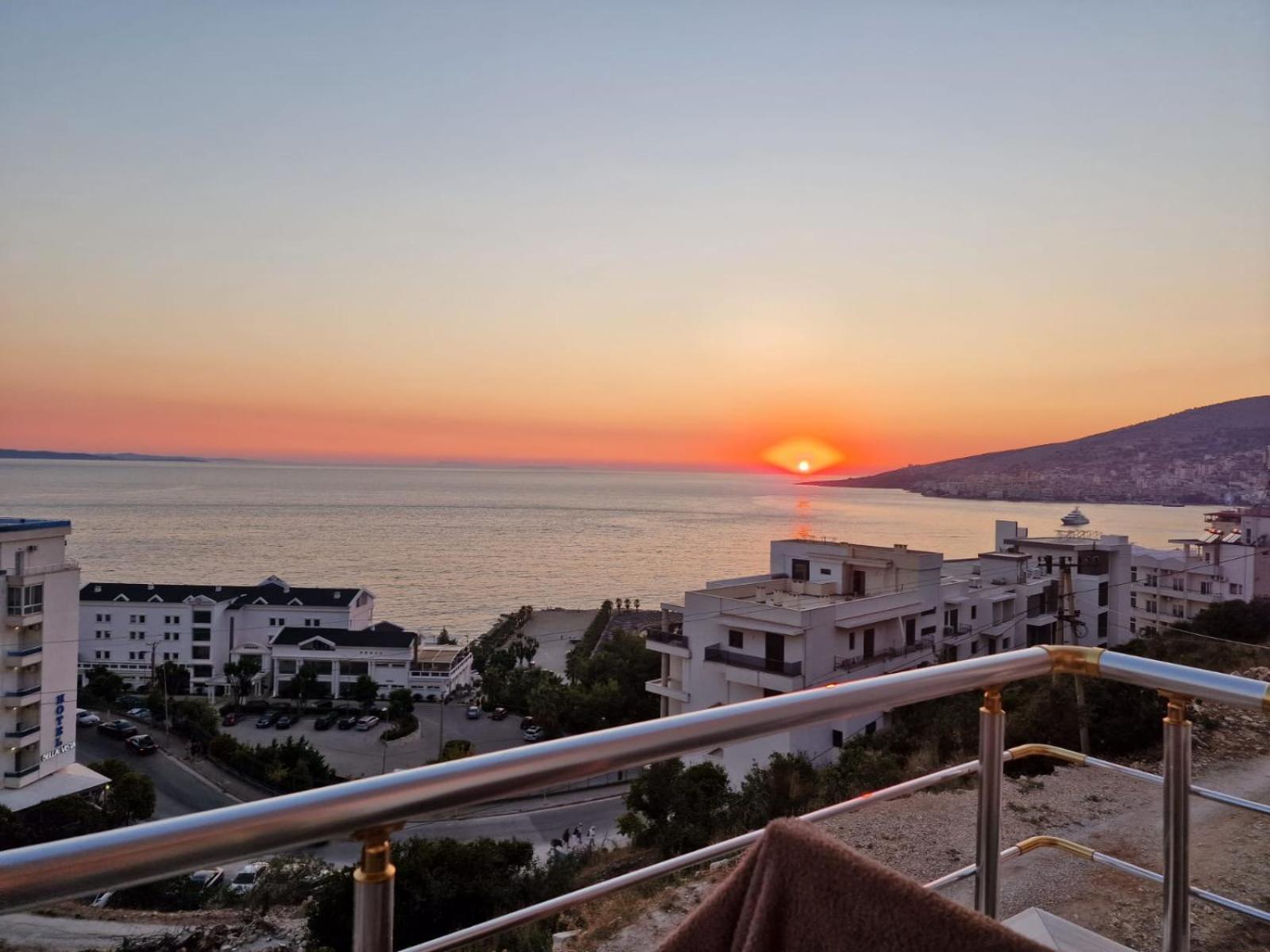 Bluemoon Suites Sarandë 外观 照片