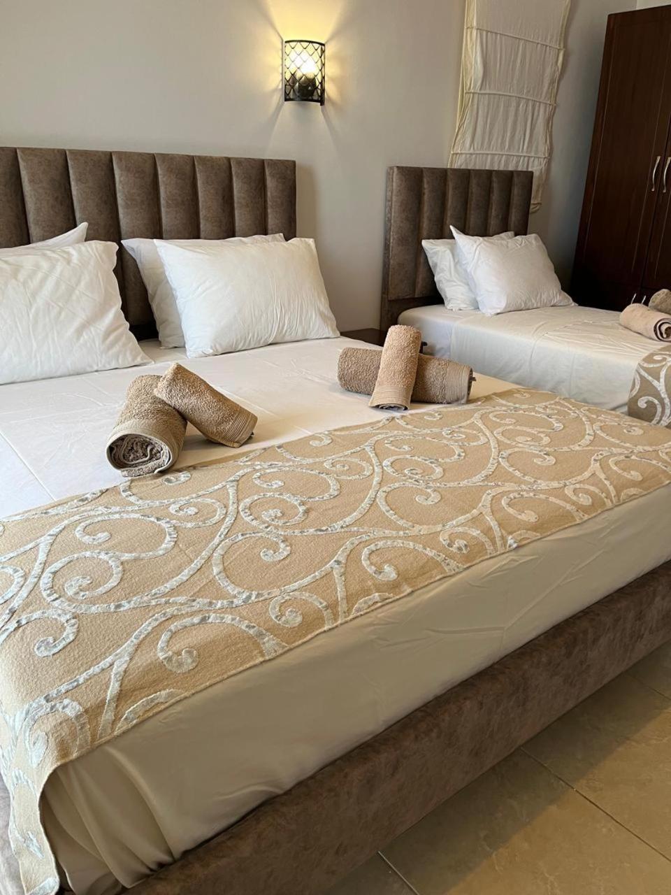 Bluemoon Suites Sarandë 外观 照片