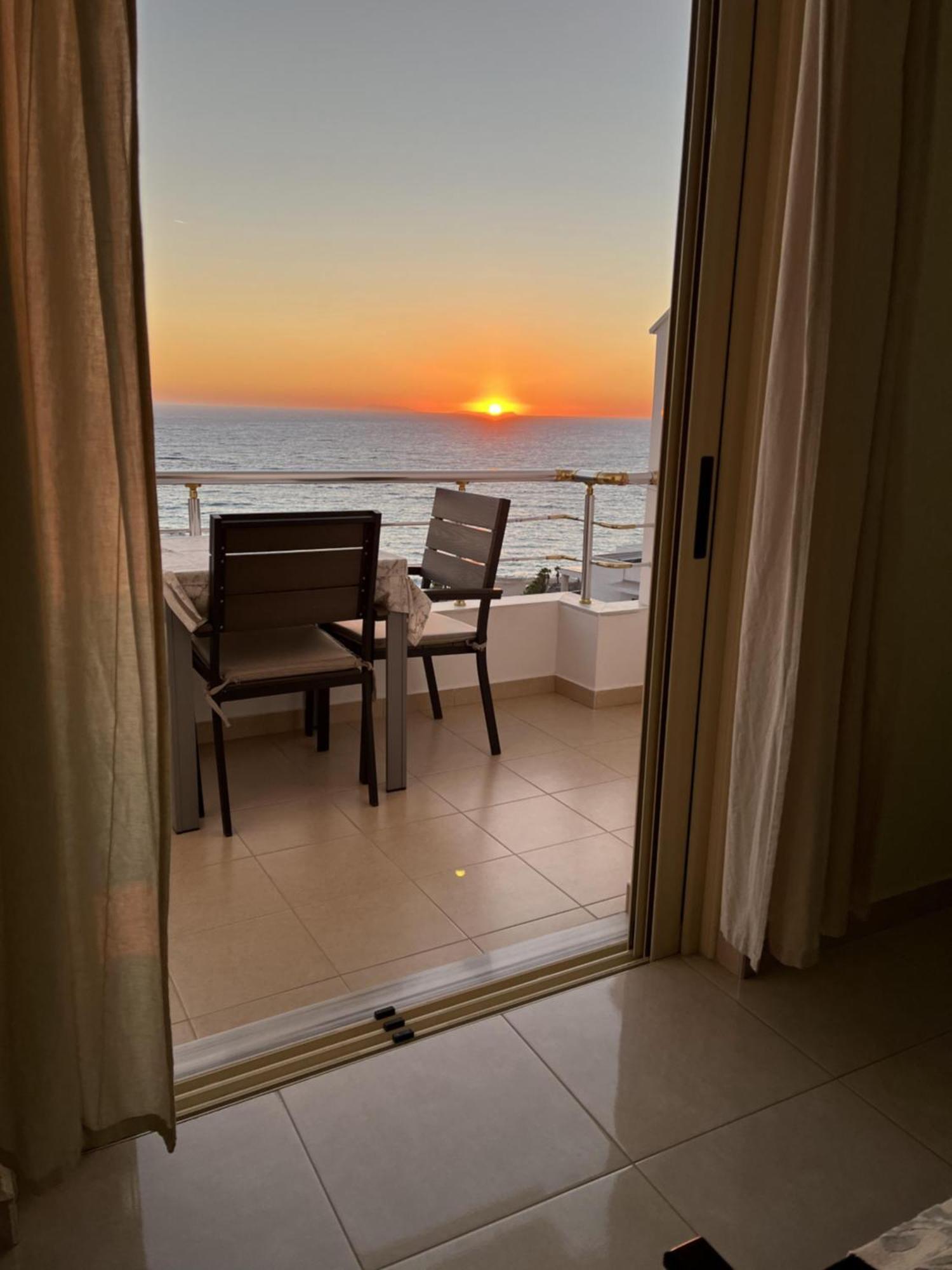 Bluemoon Suites Sarandë 外观 照片