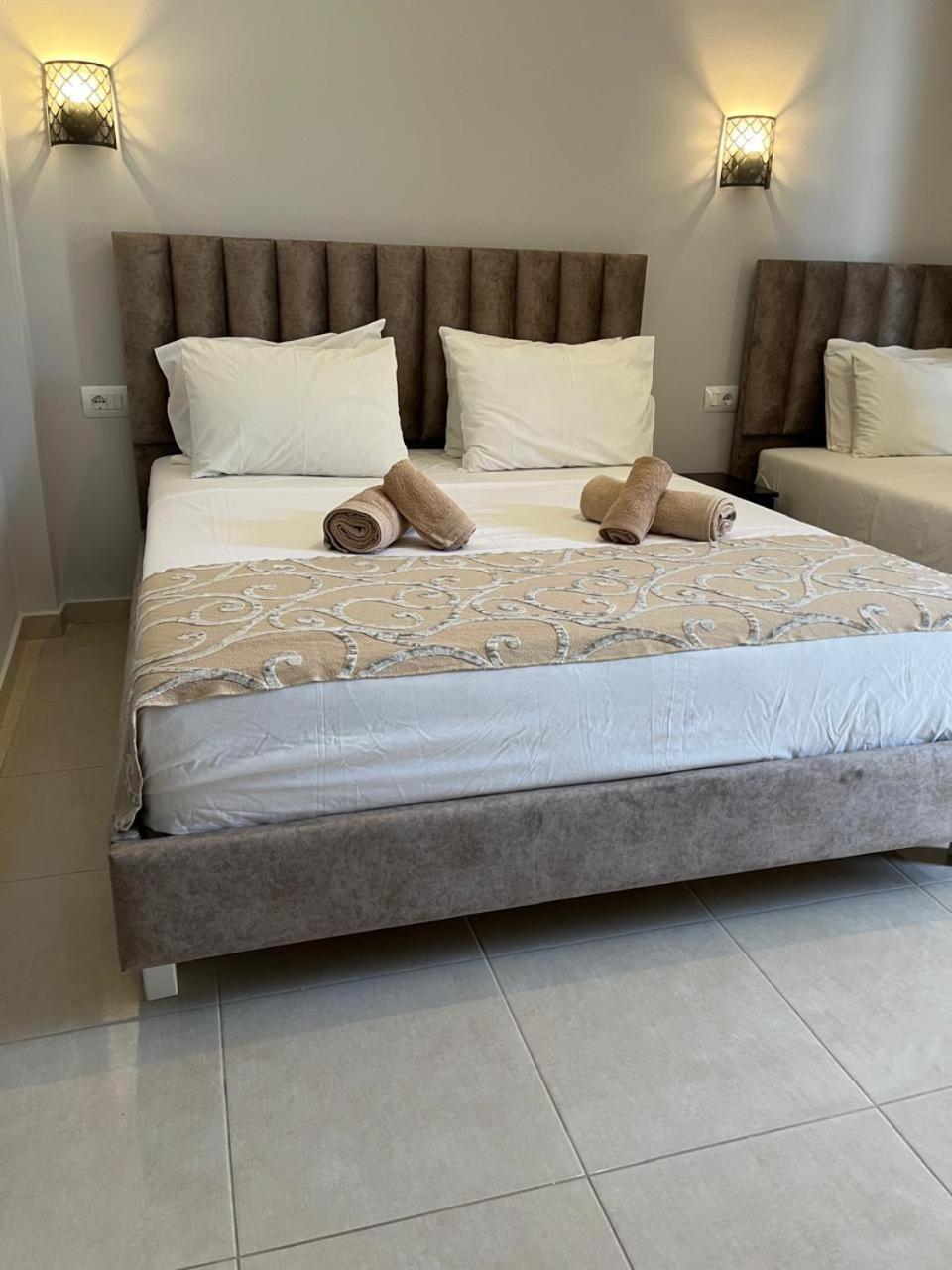 Bluemoon Suites Sarandë 外观 照片