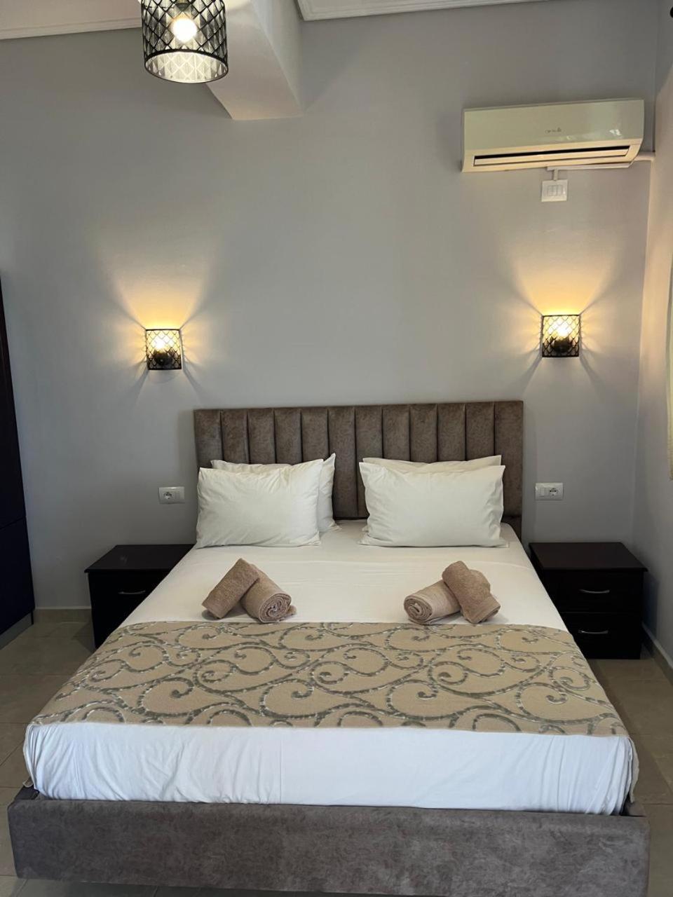 Bluemoon Suites Sarandë 外观 照片