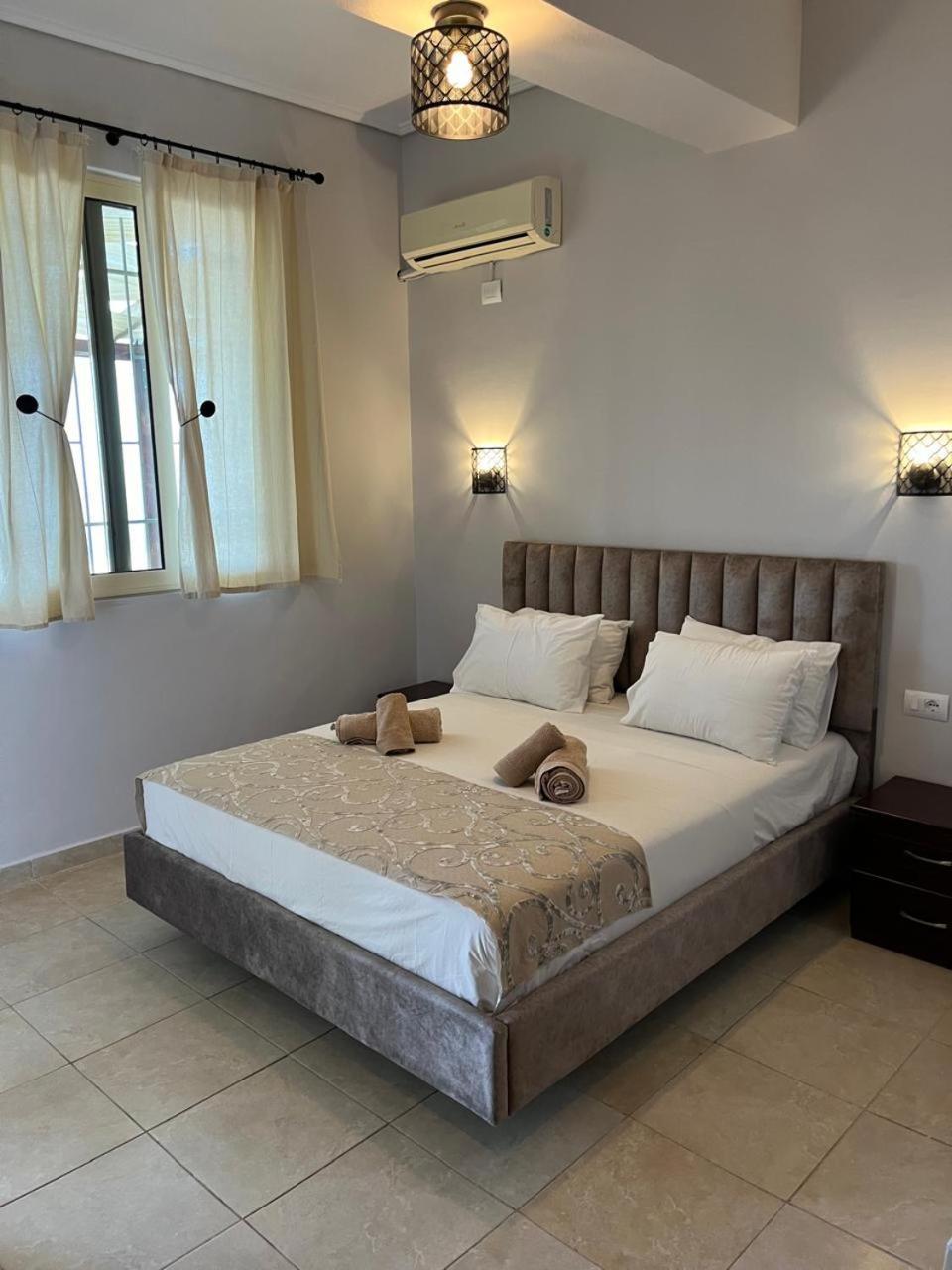 Bluemoon Suites Sarandë 外观 照片